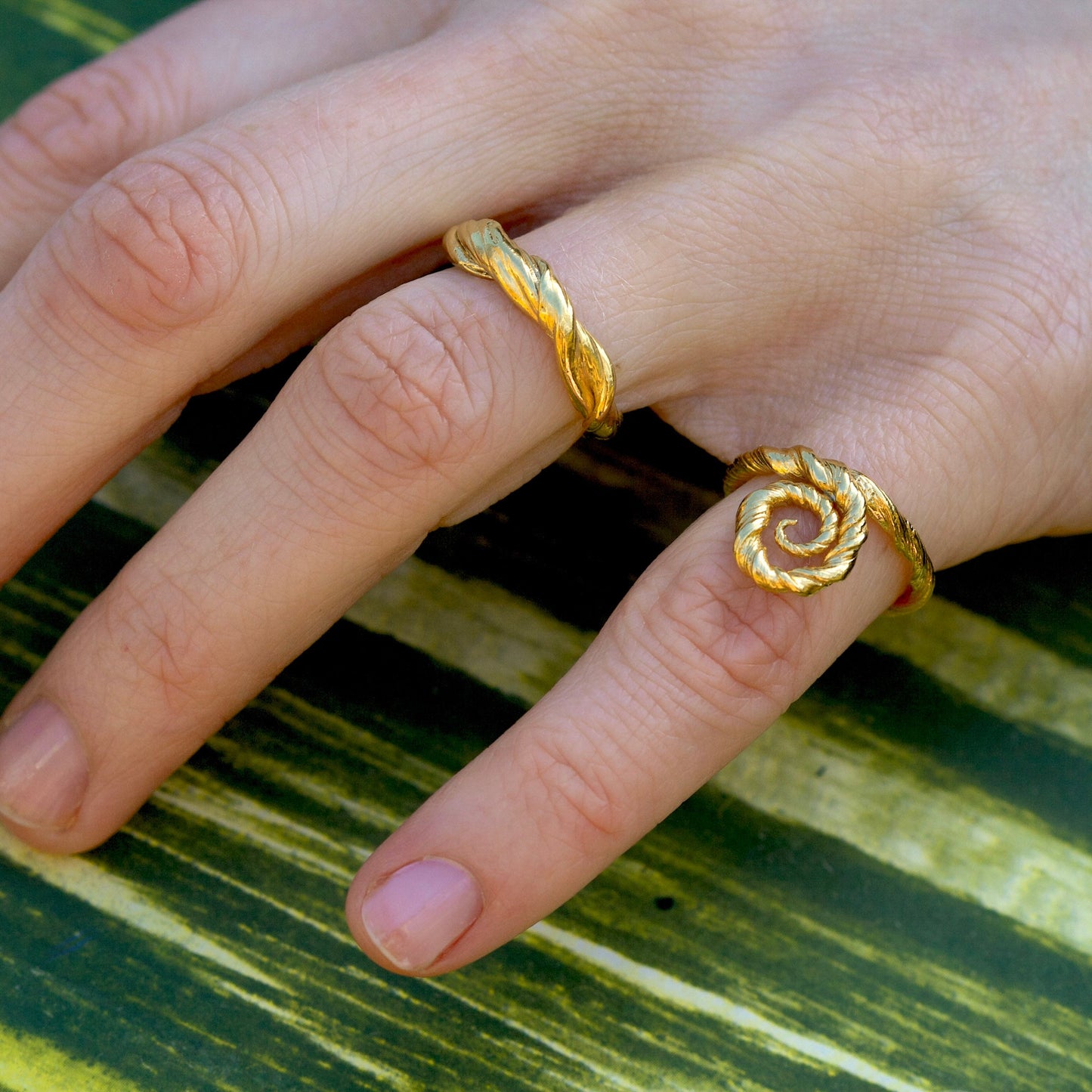 Golden Root Wave Love ring (Size 51)