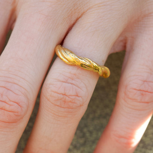Golden Root Wave Love ring (Size 51)