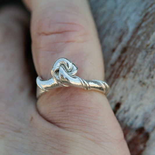 Root Tiny Broken Wave Ring (Size 50)