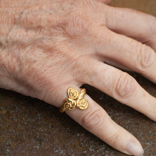Golden Root Three Rose Ring (Size 48)