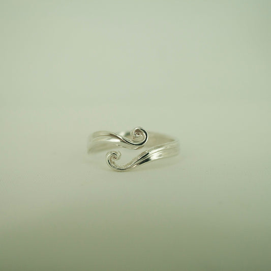 Tiny Waves Ring (Size 55-60)